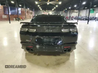 2023 Chevrolet Camaro ZL1 z VIN 1G1FJ1R62P0157102, wystawiony jako Copart lot #79703174 z przebiegiem 12 392 mil mil oraz Szkody całkowita. Historia ofert i sprzedaży dostępna na DreamBid. Obrazek 4.
