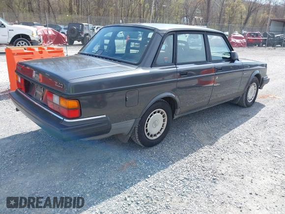 1992 Volvo 240 z VIN YV1AS8802N1469927, wystawiony jako IAAI lot #41927549 z przebiegiem 244 093 mil mil oraz . Historia ofert i sprzedaży dostępna na DreamBid. Obrazek 4.