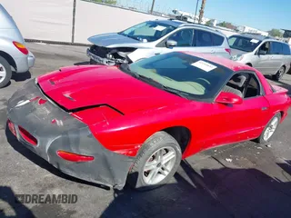 1997 Pontiac Firebird Trans Am z VIN 2G2FV22P8V2208008, wystawiony jako IAAI lot #42193832 z przebiegiem Nie podano mil oraz . Historia ofert i sprzedaży dostępna na DreamBid. Obrazek 12.