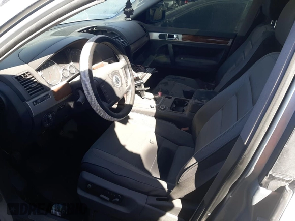 2007 Volkswagen Touareg V6 with VIN WVGZE77L77D004272, listed as a Copart auction lot 83291304 with 151,302 mi miles and Non Repairable. Bid and sale history available at DreamBid. Image 7.