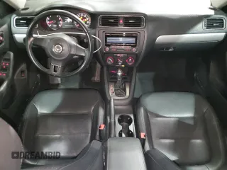 2013 Volkswagen Jetta SE z VIN 3VWDX7AJ7DM235072, wystawiony jako Copart lot #87107304 z przebiegiem 142 286 mil mil oraz Czysty tytuł • Clean title. Historia ofert i sprzedaży dostępna na DreamBid. Obrazek 8.