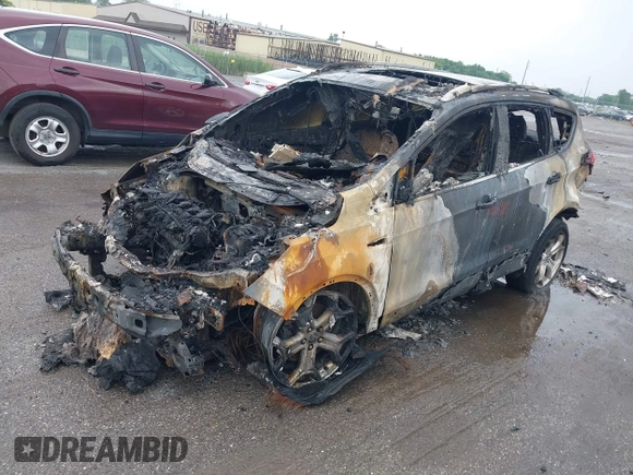 2019 Ford Escape Titanium z VIN 1FMCU9J95KUB24713, wystawiony jako IAAI lot #42554610 z przebiegiem Nie podano mil oraz . Historia ofert i sprzedaży dostępna na DreamBid. Obrazek 2.