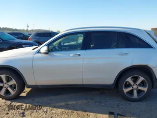 2017 Mercedes-Benz GLC 300 z VIN WDC0G4JB8HF185341, wystawiony jako IAAI lot #41804808 z przebiegiem 52 952 mil mil oraz . Historia ofert i sprzedaży dostępna na DreamBid. Obrazek 14.