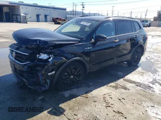 2022 Volkswagen Tiguan SE R-Line Black z VIN 3VVCB7AX7NM098459, wystawiony jako Copart lot #48417005 z przebiegiem 27 956 mil mil oraz Szkoda całkowita • Salvage title. Historia ofert i sprzedaży dostępna na DreamBid. Obrazek 1.