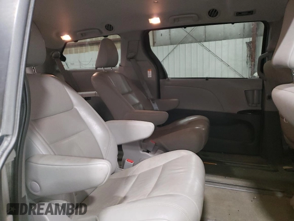 2018 Toyota Sienna XLE с VIN 5TDDZ3DC4JS208054, выставлен на аукционе Copart как лот 54902485 с пробегом 110 296 миль миль и Списание • Salvage title. История ставок и продаж доступна на DreamBid. Изображение 11.
