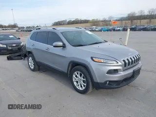 2014 Jeep Cherokee Latitude z VIN 1C4PJMCS8EW230213, wystawiony jako IAAI lot #42011183 z przebiegiem 133 299 mil mil oraz . Historia ofert i sprzedaży dostępna na DreamBid. Obrazek 1.
