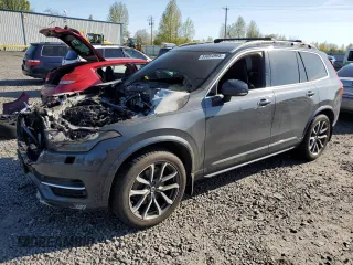 2017 Volvo XC90 Momentum z VIN YV4A22PK8H1153715, wystawiony jako Copart lot #53054995 z przebiegiem Nie podano mil oraz Szkody całkowita. Historia ofert i sprzedaży dostępna na DreamBid. Obrazek 1.