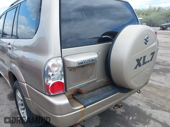 2005 Suzuki XL-7 LX with VIN JS3TX92V954108706, listed as a IAAI auction lot 42040623 with 217,837 mi miles. Bid and sale history available at carsss.com. Image 6.