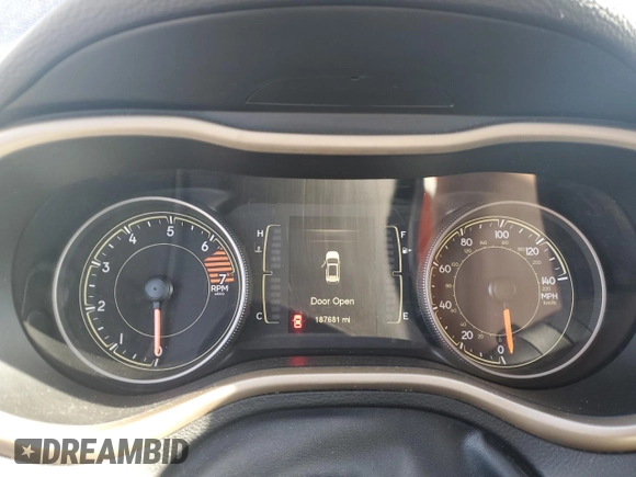 2017 Jeep Cherokee Sport z VIN 1C4PJLAB6HW566167, wystawiony jako Copart lot #57204445 z przebiegiem 187 681 mil mil oraz Czysty tytuł • Clean title. Historia ofert i sprzedaży dostępna na DreamBid. Obrazek 9.