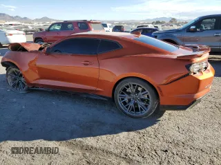 2023 Chevrolet Camaro ZL1 z VIN 1G1FK1R60P0126847, wystawiony jako Copart lot #86620744 z przebiegiem 9905 mil mil oraz Szkody całkowita. Historia ofert i sprzedaży dostępna na DreamBid. Obrazek 2.