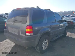 2004 Ford Escape XLT with VIN 1FMYU93174KB10825, listed as a IAAI auction lot 41703192 with 240,355 mi miles. Bid and sale history available at carsss.com. Image 4.
