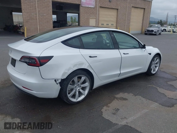 2023 Tesla Model 3 z VIN 5YJ3E1EA8PF437584, wystawiony jako IAAI lot #42112679 z przebiegiem 52 574 mil mil oraz . Historia ofert i sprzedaży dostępna na DreamBid. Obrazek 4.