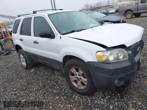 2006 Ford Escape XLT with VIN 1FMYU03Z46KB87723, listed as a IAAI auction lot 41176961 with 1 mi miles. Bid and sale history available at carsss.com. Image 1.