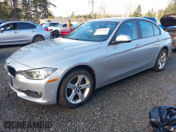 2015 BMW 3 Series 328i xDrive z VIN WBA3B5C56FF962334, wystawiony jako IAAI lot #41323621 z przebiegiem 33 419 mil mil oraz . Historia ofert i sprzedaży dostępna na DreamBid. Obrazek 17.