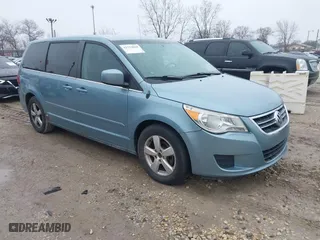 2009 Volkswagen Routan SE with VIN 2V8HW34169R558870, listed as a IAAI auction lot 41753064 with 126,277 mi miles. Bid and sale history available at carsss.com. Image 1.