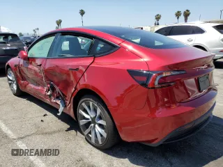 2025 Tesla Model 3 Long Range z VIN 5YJ3E1EA1SF931133, wystawiony jako Copart lot #57804915 z przebiegiem 1 226 mil mil oraz Szkoda całkowita • Salvage title. Historia ofert i sprzedaży dostępna na DreamBid. Obrazek 2.