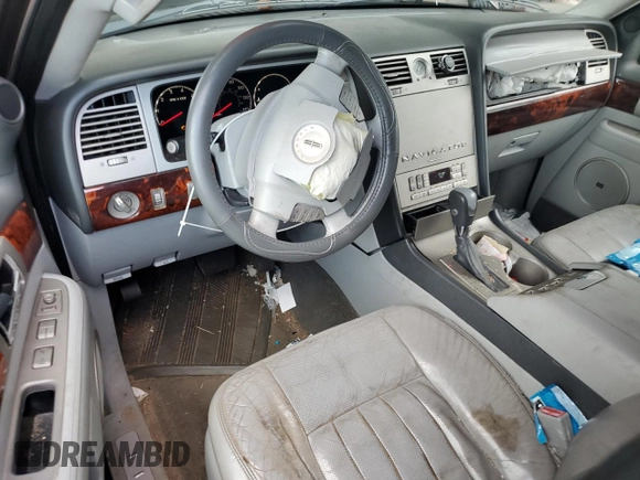 2004 Lincoln Navigator Luxury z VIN 5LMFU28R94LJ38100, wystawiony jako Copart lot #52780145 z przebiegiem 182 913 mil mil oraz Nie do naprawy • Non repairable. Historia ofert i sprzedaży dostępna na DreamBid. Obrazek 8.