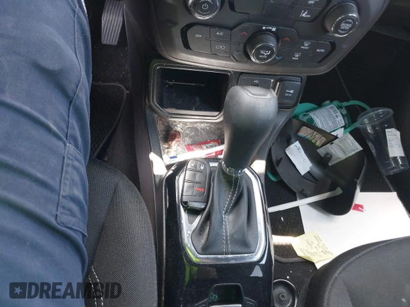 2021 Jeep Renegade Latitude with VIN ZACNJCBB4MPM32798, listed as a IAAI auction lot 42180438 with 31,859 mi miles and . Bid and sale history available at DreamBid. Image 11.