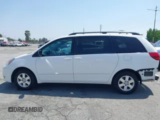 2005 Toyota Sienna CE z VIN 5TDZA23C65S272384, wystawiony jako IAAI lot #42358682 z przebiegiem 62 769 mil mil oraz . Historia ofert i sprzedaży dostępna na DreamBid. Obrazek 14.