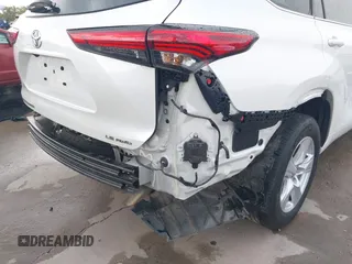 2022 Toyota Highlander LE z VIN 5TDBZRBH1NS216174, wystawiony jako IAAI lot #41903427 z przebiegiem 68 671 mil mil oraz . Historia ofert i sprzedaży dostępna na DreamBid. Obrazek 18.