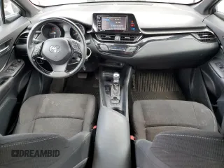 2018 Toyota C-HR XLE z VIN NMTKHMBX1JR061311, wystawiony jako Copart lot #63251925 z przebiegiem 32 382 mil mil oraz Czysty tytuł • Clean title. Historia ofert i sprzedaży dostępna na DreamBid. Obrazek 8.