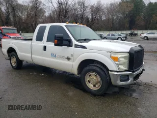 2013 Ford F-250 XLT with VIN 1FT7X2ATXDEA89535, listed as a Copart auction lot 45032825 with 304,653 mi miles and Clean title. Bid and sale history available at DreamBid. Image 4.