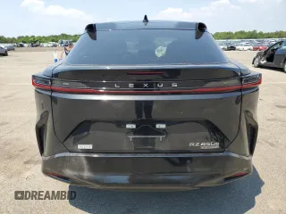 2023 Lexus RZ 450e Premium z VIN JTJAAAAB9PA013516, wystawiony jako Copart lot #58725784 z przebiegiem 571 mil mil oraz Szkoda całkowita • Salvage title. Historia ofert i sprzedaży dostępna na DreamBid. Obrazek 6.