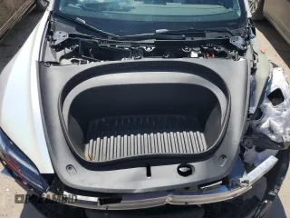 2025 Tesla Model 3 Long Range z VIN 5YJ3E1EA0SF931348, wystawiony jako Copart lot #57074935 z przebiegiem 2 153 mil mil oraz Szkoda całkowita • Salvage title. Historia ofert i sprzedaży dostępna na DreamBid. Obrazek 11.