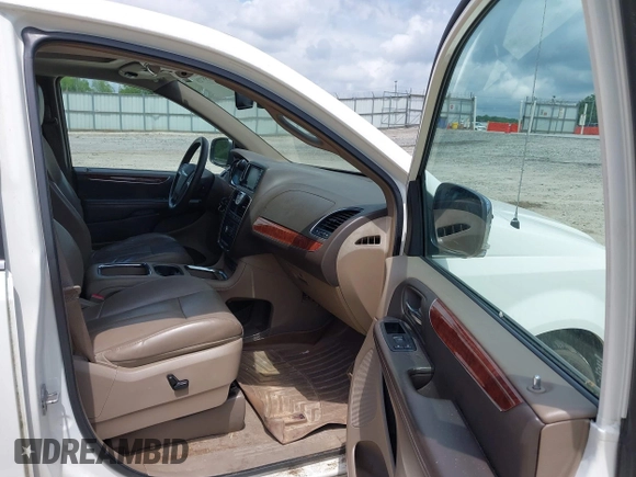 2011 Chrysler Town & Country Limited with VIN 2A4RR6DG8BR714484, listed as a IAAI auction lot 42155728 with 181,162 mi miles. Bid and sale history available at carsss.com. Image 5.
