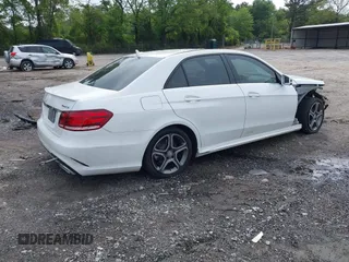 2015 Mercedes-Benz E-Class E 350 Luxury with VIN WDDHF8JB2FB088875, listed as a IAAI auction lot 42128441 with 150,542 mi miles. Bid and sale history available at carsss.com. Image 4.