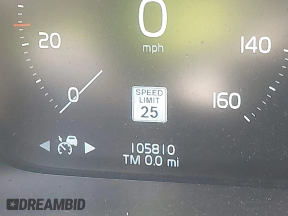2018 Volvo XC90 Momentum with VIN YV4A22PKXJ1325880, listed as a IAAI auction lot 41719160 with 105,810 mi miles. Bid and sale history available at carsss.com. Image 16.