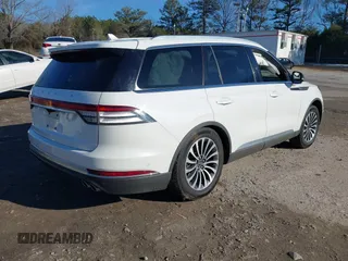 2020 Lincoln Aviator Reserve with VIN 5LM5J7WC5LGL36194, listed as a IAAI auction lot 41330730 with 110,660 mi miles and . Bid and sale history available at DreamBid. Image 4.