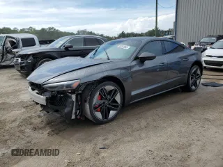 2022 Audi RS e-tron GT z VIN WAUAHBFW4N7902313, wystawiony jako Copart lot #55282983 z przebiegiem 125 mil mil oraz . Historia ofert i sprzedaży dostępna na DreamBid. Obrazek 1.