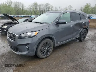 2020 Kia Sorento EX z VIN 5XYPHDA52LG708788, wystawiony jako Copart lot #55117945 z przebiegiem 60 867 mil mil oraz Szkody całkowita. Historia ofert i sprzedaży dostępna na DreamBid. Obrazek 1.
