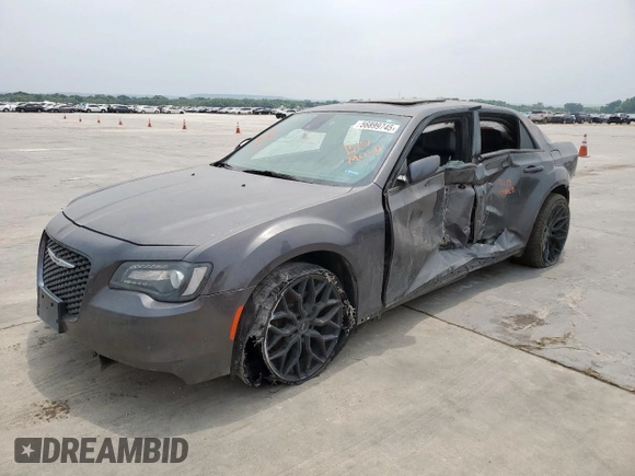 2018 Chrysler 300 S z VIN 2C3CCABG1JH295888, wystawiony jako Copart lot #56899745 z przebiegiem 111 826 mil mil oraz Szkoda całkowita • Salvage title. Historia ofert i sprzedaży dostępna na DreamBid. Obrazek 1.