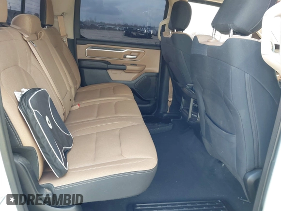 2019 Ram 1500 Big Horn z VIN 1C6RREFT6KN522317, wystawiony jako IAAI lot #41483697 z przebiegiem Nie podano mil oraz . Historia ofert i sprzedaży dostępna na DreamBid. Obrazek 8.