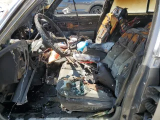 1986 Pontiac Bonneville Brougham z VIN 2G2GR69H9G2241181, wystawiony jako Copart lot #68122684 z przebiegiem Nie podano mil oraz Nie do naprawy • Non repairable. Historia ofert i sprzedaży dostępna na DreamBid. Obrazek 7.