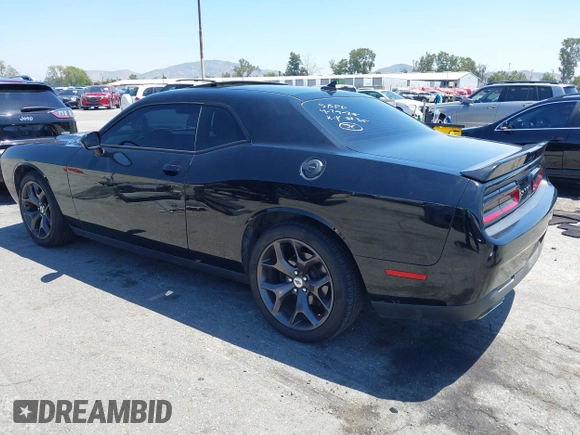 2018 Dodge Challenger SXT z VIN 2C3CDZAG3JH258838, wystawiony jako IAAI lot #42223754 z przebiegiem 102 827 mil mil oraz . Historia ofert i sprzedaży dostępna na DreamBid. Obrazek 3.
