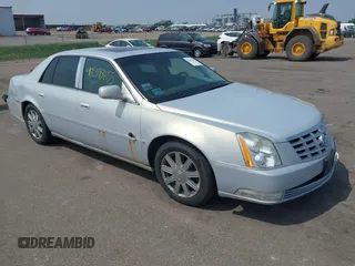 2007 Cadillac DTS Luxury I z VIN 1G6KD57Y07U154820, wystawiony jako IAAI lot #42393655 z przebiegiem 218 477 mil mil oraz . Historia ofert i sprzedaży dostępna na DreamBid. Obrazek 1.