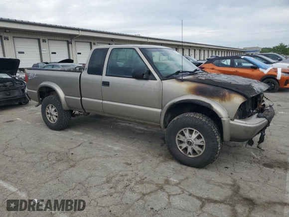 2003 GMC Sonoma SLS z VIN 1GTCT19X938201721, wystawiony jako Copart lot #56011695 z przebiegiem Nie podano mil oraz Nie do naprawy. Historia ofert i sprzedaży dostępna na DreamBid. Obrazek 4.