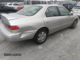 2001 Toyota Camry CE z VIN 4T1BG22K11U803209, wystawiony jako IAAI lot #40770527 z przebiegiem 210 611 mil mil oraz . Historia ofert i sprzedaży dostępna na DreamBid. Obrazek 4.