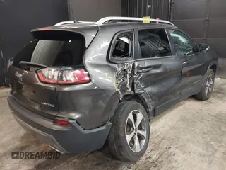 2019 Jeep Cherokee Limited z VIN 1C4PJMDX1KD423465, wystawiony jako IAAI lot #42232402 z przebiegiem 116 683 mil mil oraz . Historia ofert i sprzedaży dostępna na DreamBid. Obrazek 4.