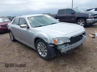 2012 Chrysler 300 Limited z VIN 2C3CCACG6CH216653, wystawiony jako IAAI lot #42108403 z przebiegiem 223 457 mil mil oraz . Historia ofert i sprzedaży dostępna na DreamBid. Obrazek 1.