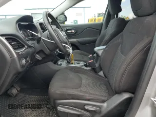 2019 Jeep Cherokee Latitude z VIN 1C4PJMCB0KD283723, wystawiony jako Copart lot #56019935 z przebiegiem 85 283 mil mil oraz Szkoda całkowita • Salvage title. Historia ofert i sprzedaży dostępna na DreamBid. Obrazek 7.