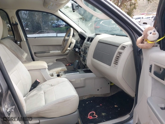 2010 Ford Escape XLT with VIN 1FMCU0D73AKC67711, listed as a IAAI auction lot 41891915 with 254,378 mi miles. Bid and sale history available at carsss.com. Image 5.