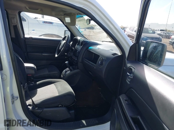 2014 Jeep Patriot Sport with VIN 1C4NJPBB4ED916030, listed as a IAAI auction lot 41690863 with 205,458 mi miles. Bid and sale history available at carsss.com. Image 5.