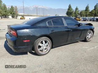 2013 Dodge Charger SE z VIN 2C3CDXBG6DH640417, wystawiony jako Copart lot #46549115 z przebiegiem 176 853 mil mil oraz Szkody całkowita. Historia ofert i sprzedaży dostępna na DreamBid. Obrazek 3.