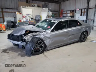 2017 Chrysler 300 S Alloy Edition z VIN 2C3CCABG3HH646312, wystawiony jako Copart lot #52035735 z przebiegiem 131 874 mil mil oraz Szkoda całkowita • Salvage title. Historia ofert i sprzedaży dostępna na DreamBid. Obrazek 1.