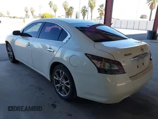 2014 Nissan Maxima SV z VIN 1N4AA5AP5EC482907, wystawiony jako IAAI lot #41885801 z przebiegiem 186 364 mil mil oraz . Historia ofert i sprzedaży dostępna na DreamBid. Obrazek 3.