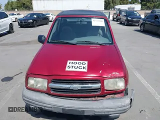 1999 Chevrolet Tracker z VIN 2CNBJ1865X6935435, wystawiony jako IAAI lot #42421108 z przebiegiem Nie podano mil oraz . Historia ofert i sprzedaży dostępna na DreamBid. Obrazek 10.